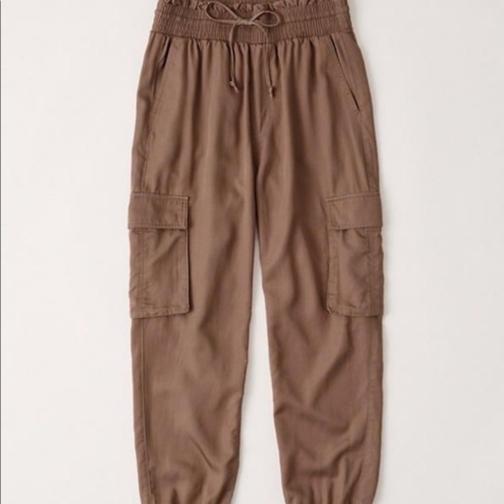 NWOT - Abercrombie Cargo Jogger Pants Size Small